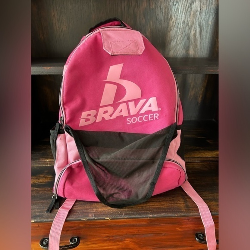 Brava Soccer Backpack | Ventilated Ball Compartment | Pink | EUC